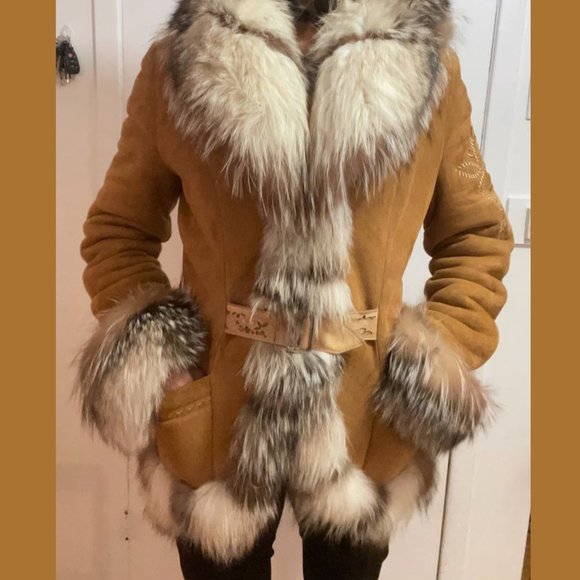 One-of-a-kind designer suede coat, adorned with genuine fur - Picture 1 of 10